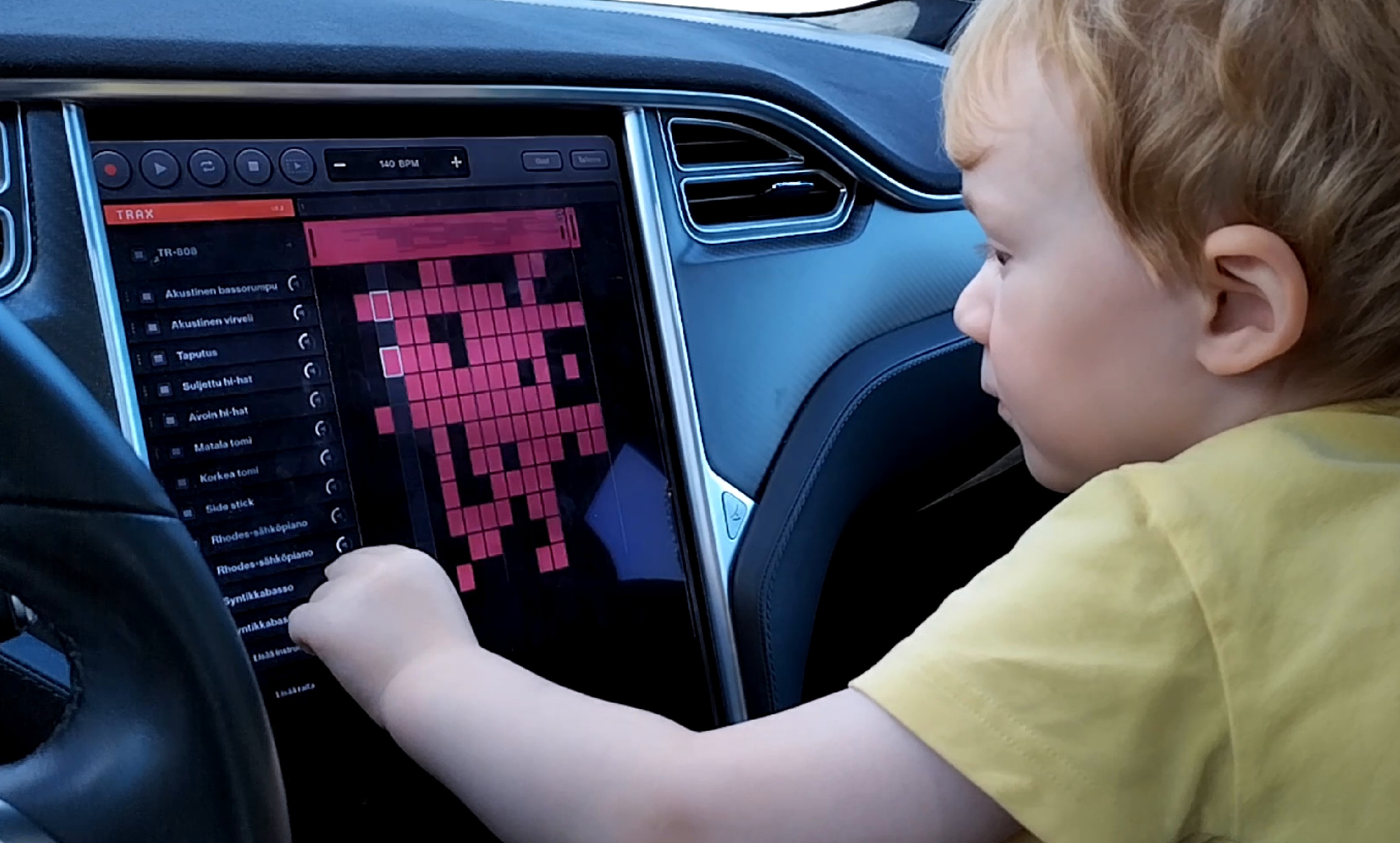 Felix säätää Teslaa Felix säätää Teslaa