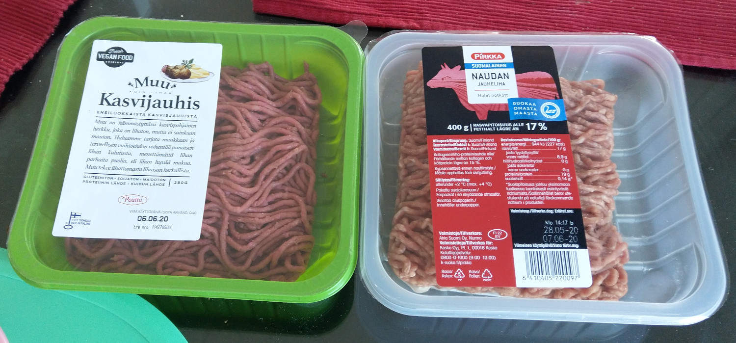 Kasvisjauhis vs. lihajauhis Kasvisjauhis vs. lihajauhis